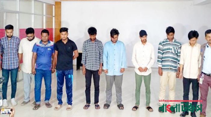 ‘পমপম’ গ্রুপে হাজারো তরুণীর অন্তরঙ্গ ছবি-ভিডিও, গ্রেফতার ৯